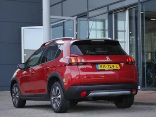 Peugeot 2008 1.2 PureTech Allure 110pk | Extra getint glas | Achteruitrijcamera | Climate control | Apple carplay/Android auto | Lage km.stand | Lichtmetalen velgen | Regensensor / 7