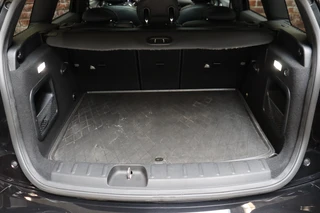 MINI Clubman Cooper S Chili Serious Business Automaat / Navigatiesysteem Professional / Panoramadak / Trekhaak / Leder / 19 Inch / Driving Assistant / Lichtpakket / Achteruitrijcamera / Climate Control / Harman Kardon / Stoelverwarming / 48