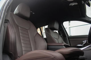 BMW 3-serie Touring 320e High Executive Sport Line | 1e eigenaar | NL auto | Driving Assistant | HiFi audio | LED | 18 inch | Stoelverwarming | DAB | Carplay | Navigatie | PDC / 16
