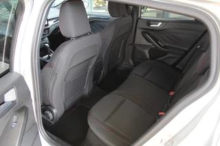 Ford Focus Wagon 1.0 EcoBoost Hybrid ST Line X  | BLIS | Head-Up | Trekhaak | Adaptieve cruise / 23