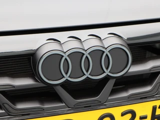 Audi A3 Sportback 45 TFSi 272 Pk e S-line Competition | Trekhaak | Stoelverwarming | Adaptive Cruise | Half Leer | Camera | Carplay | 18 Inch | 28.601 Km !! / 44