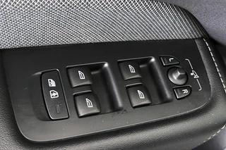 Volvo XC60 2.0 T6 Plug-in hybrid AWD R-Design Pano Trekhaak Harman Kardon Stoelverwarming 21" / 37