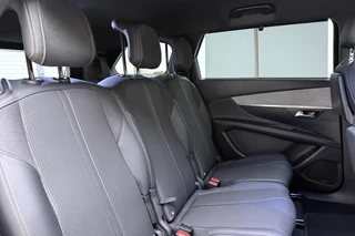 Peugeot 5008 1.2T 130pk Automaat GT | Black Pack | Elektr. achterklep | Stoelverwarming | Navigatie | 7 Persoons | / 17