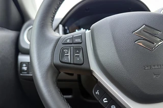 Suzuki Vitara 1.4 Boosterjet Smart Hybrid AllGrip Select 110pk | Automaat | Navigatie | Climate Control | Cruise Control Adaptief | Camera | Stoelverwarming | Lichtmetalen Velgen | Apple Carplay - Android Auto / 19