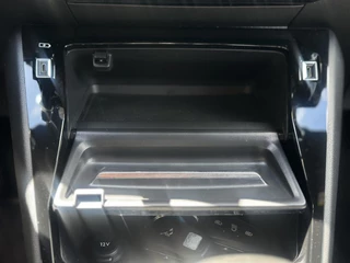 Peugeot 2008 1.2 PureTech 130PK GT | Cruise Control | Climate Control | Apple Carplay/Android Auto | Navigatie | Full LED | Parkeercamera/-sensoren | Keyless Entry/Start | Sfeerverlichting | DAB | Dealer onderhouden | / 25