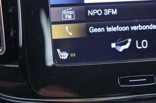 Volvo XC40 T4 Momentum | Stoelverwarming | Trekhaak | Parkeercamera | Keyless / 40