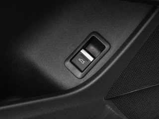 Audi Q4 e-tron 40 Launch edition S Competition 77 kWh | Trekhaak | HUD | Warmtepomp | ACC | Matrix LED | Leder | Keyless | Camera | Sonos audio | 20" | Dealeronderhouden / 45
