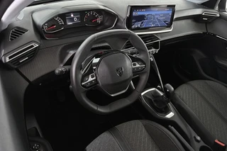 Peugeot 208 1.2 PureTech 75 Active / 6