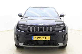 Jeep Avenger Summit 54 kWh | Navigatie | DEMO | 8 jaar speciale garantie | Electrische achterklep | Camera | Stoel- en stuurverwarming | Climate control / 7
