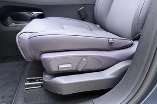 Leapmotor C10 Design REEV 28.4 kWh | Nieuwe auto | Gecombineerde actieradius WLTP 974km | 1500 kg Trekgewicht | Diverse kleuren leverbaar | Full options | Stuurverwarming | Stoelverwarming en koeling | Elektrisch verstelbare voorstoelen | Navigatie | Keyless entry & start | 20 inch lichtmetalen velgen | Led verlichting / 21