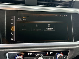Audi Q3 35 TFSI Advanced edition  | Automaat | LED | Sportstoelen | DAB | Navi | Bluetooth | Stoelverwarming | Virtual Cockpit / 33