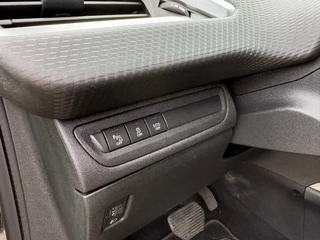 Peugeot 2008 1.2 Puretech Blue Lion Automaat ''Trekhaak - PDC - Navi '' / 12