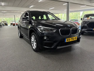 BMW X1 SDrive18i Executive/ NL auto/ Automaat/ Parkeersensoren / 8