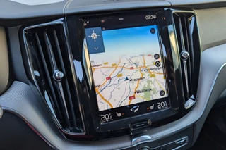 Volvo XC60 2.0 T8 Twin Engine AWD R-Design Panorama Trekhaak / 19