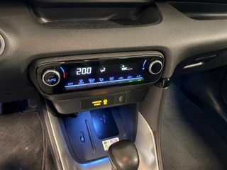 Toyota Yaris 1.5 Hybrid Style / LED / head-up / panoramadak / camera / keyless / 17
