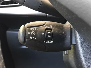 Citroën C3 1.2 PureTech Feel Edition Navi | Cruise control / 10