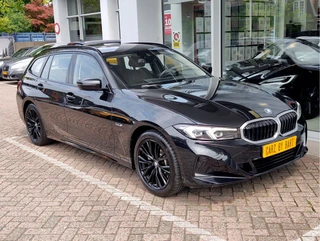 BMW 3 Serie Touring 320e PHEV  Orig NL. | Leder | Park Assist | Carplay/Android / 8