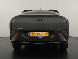 Kia EV4 Fastback GT-PlusLine 81.4 kWh  FULL OPTIONS - *DEMO* - Head-up Display - 360 Camera - Stoelverwarming/ventilatie - Glazen Schuif-/kanteldak - Elektrisch verstelbare voorstoelen - Dodehoekcamera - Fabrieksgarantie tot 2032 Direct leverbaar! / 7