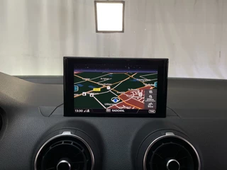 Audi Q2 30 TFSI Epic Navigatie LED Climate Control Parkeersensoren / 8
