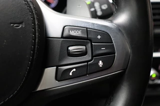 BMW 5 Series Touring 520i High Executive M Sport Pakket Automaat  / Navigatiesysteem Professional / Panoramadak / Comfortstoelen / Driving Assistant Plus / 19 Inch / Stoelverwarming voor+achter / Achteruitrijcamera / Hifi / Adaptieve LED-koplampen / Leder / DAB / 43