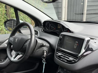 Peugeot 2008 Blue Lion 1.2 PureTech 130PK Navigatie, Parkeersensoren Achter, Panoramadak, Trekhaak, Airco / 14