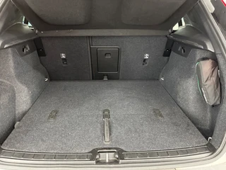 Volvo XC40 2.0 B4 Plus Dark / 12