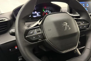 Peugeot 2008 1.2 PureTech 100pk Active Pack | Distributieriem vervangen in mei 2025 bij 92.519km | Navigatie | Climate Control | DAB+ | Lichtmetalen Velgen 16inch | Apple Carplay/Android Auto / 17