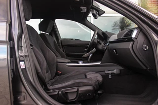 BMW 3-serie Touring 318i Corporate Lease Executive | M Sport pakket | Stoelverwarming | LED | Navigatie Professional | Bluetooth | Sportstoelen | M-sportstuur | PDC | Shadow Line / 15