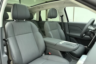 Leapmotor B10 Design ProMax 67.1 kWh | Nu met €1000,- voorraadvoordeel! | WLTP 434km | 750kg trekgewicht | Stoel en stuur verwarming | 360 graden camera | Lederen bekleding | Panoramadak | Led | Regensensor | Sfeerverlichting | Elektrisch verstelbare voorstoelen / 14