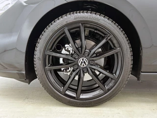 Volkswagen Golf 1.5 eTSI Black Line CAMERA | IQ Light + Grill | VIRTUAL / 42