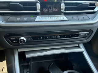 BMW 3-serie Touring 320e High Executive *Laser Koplampen* / 34