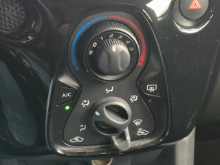 Citroën C1 1.0 VTi Feel Camera,Apple/Android uit 2022 Rijklaar + 12 maanden Bovag-garantie “Sinds 1970 | 5.000+ reviews | Score 9,5 | Service zoals ’t hoort” Henk Jongen Auto's in Helmond,  al 50 jaar service zoals 't hoort! / 9