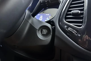 Jeep Compass 4xe 240 Plug-in Hybrid Electric S Automaat | Lederen bekleding | Trekhaak | Camera | Keyless | Lichtmetalen velgen black | Climate control / 34