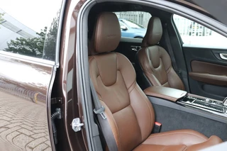 Volvo V60 2.0 T8 Twin Engine AWD Inscription (391PK) ORIG.NL/NW.PR73000/DEALERONDERH. / 18
