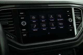 Volkswagen T-Roc 1.5 TSI 150pk DSG Sport Trekhaak Stoelverwarming Camera Keyless Navigatie / 21