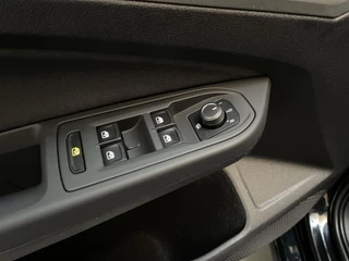 Volkswagen Golf Variant 1.0 TSI 110pk Life Sfeerverlichting Navigatie Parkeersensoren / 19