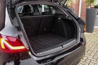 BMW 1-serie 116d F40 Executive Edition | 1e eigenaar | NL Auto | HiFi audio | DAB | LED | Apple Carplay | Rijstrooksensor | Cruise control | Climate control | Sportstuur | Active Guard Plus / 32