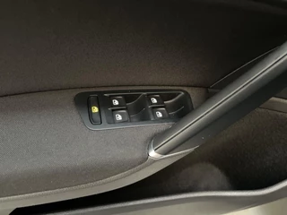 Volkswagen Golf Variant 1.0 TSI Comfortline Business Panoramadak Stoelverwarming LED DAB+ / 20