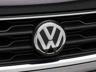 Volkswagen T-Roc 1.5 TSi 150 Pk Automaat Sport Business R-Line | Full LED | Adaptive Cruise | Carplay | Stoelverwarming | LED | Camera | Airco | 19 Inch / 12
