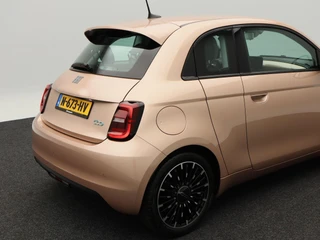 Fiat 500 3+1 Icon 42 kWh | Navigatie | Climate Controle | 17 Inch | Parkeersensoren | Bluetooth | 40.959 Km!! / 17