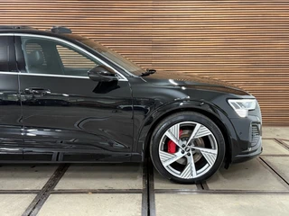 Audi Q8 Sportback e-tron 50 quattro S Edition 95 kWh | Pano | B&O| 22” | Massage | Adaptive Cruise | Matrix LED / 23