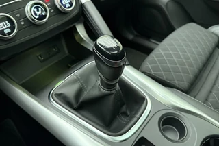 Renault Kadjar 1.3 TCe Intens | Apple carplay/Android auto | Trekhaak | Cruise control | Climate control | Achteruitrijcamera | Panoramadak | Lichtmetalen velgen 19'' | Stoelverwarming | / 31