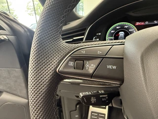 Audi Q8 60 TFSI e quattro Pro Line S Competition ACC Panoramadak 4 Wiel besturing / 9