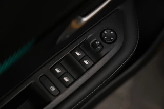 Peugeot 208 1.2 PureTech Allure  Panoramadak Navigatie Full-led 24 Maanden garantie* (Vraag naar de voorwaarden) / 12