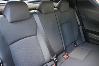 Toyota C-HR 1.8 Hybrid Bi-Tone STOEL/STUURVERW PARK-SENSOREN DODEHOEK DETECTIE LM-VELGEN BLUETOOTH CAMERA LED / 26