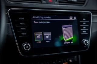 Škoda Superb Combi 1.4 TSI iV Sportline Business  Panorama Matrix ACC 360 Camera / 37
