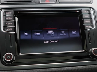 Volkswagen Tiguan 1.4 TSi R-Line Edition 125 Pk | Panoramadak | Trekhaak | Camera | Cruise Control | Climatronic | Navigatie | 18 Inch / 24