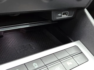 Škoda Octavia Combi 1.5 TSI Greentech Ambition Stoelverwarming | Navigatie | Parkeersensoren | Airco / 24