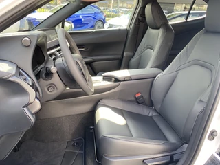 Lexus UX 300h Ultimate Edition DIRECT LEVERBAAR EL-ACHTERKLEP STUURVERW STOELVERW GROOT-SCHERM BLIND-SPOT / 17