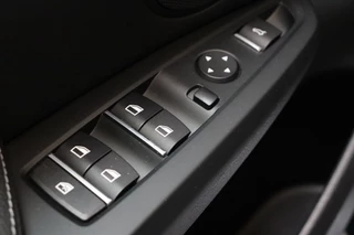 BMW X3 xDrive20i High Executive M Sport Pakket Automaat  / Navigatiesysteem Professional / Leder / Trekhaak / 18 Inch / Xenon / Stoelverwarming / Climate Control / Parkeersensoren voor+achter / Lichtpakket / Cruise Control / 27